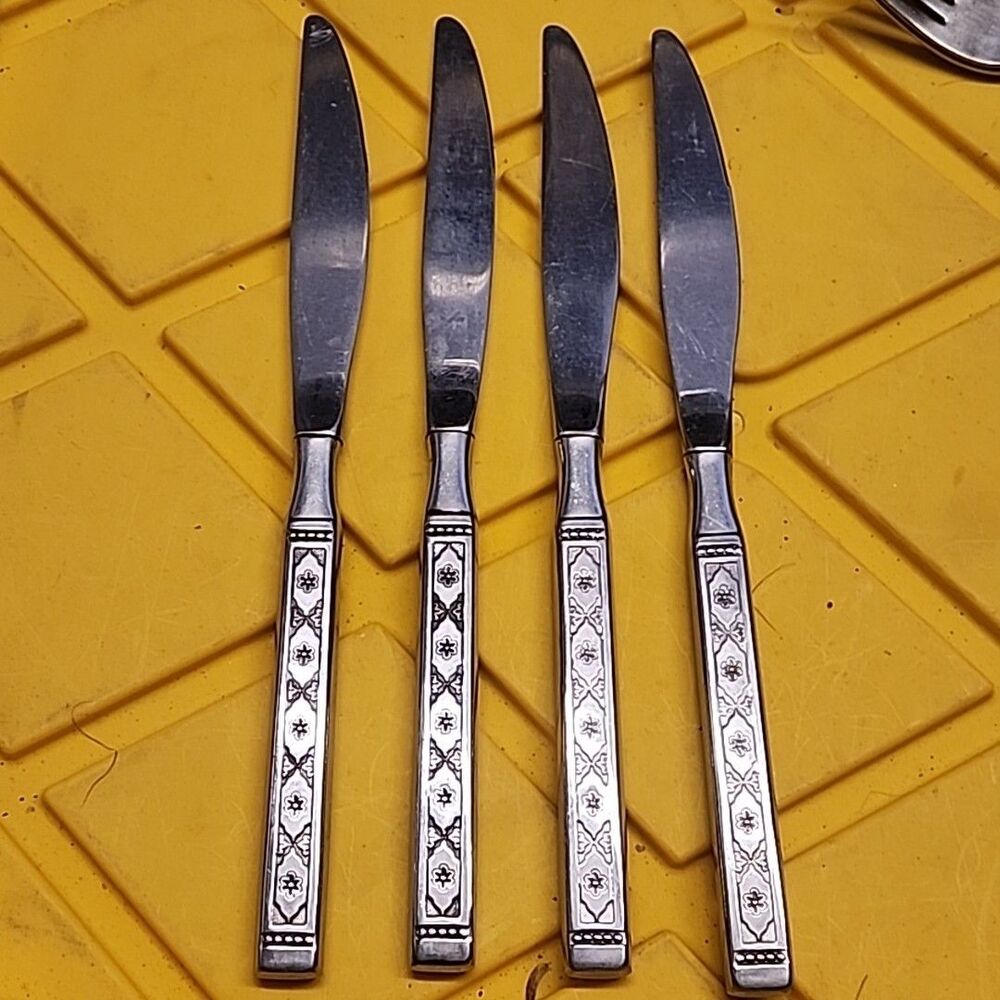 Lot Of 4 Oneida Distinction Stainless LISBON Dinner Knives
